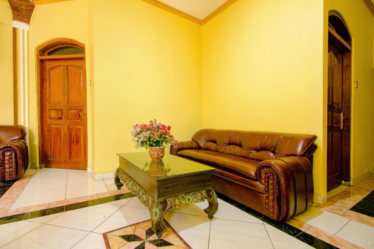Oyo 1770 Hotel Mawar Saron 2 Kejayan Exterior foto